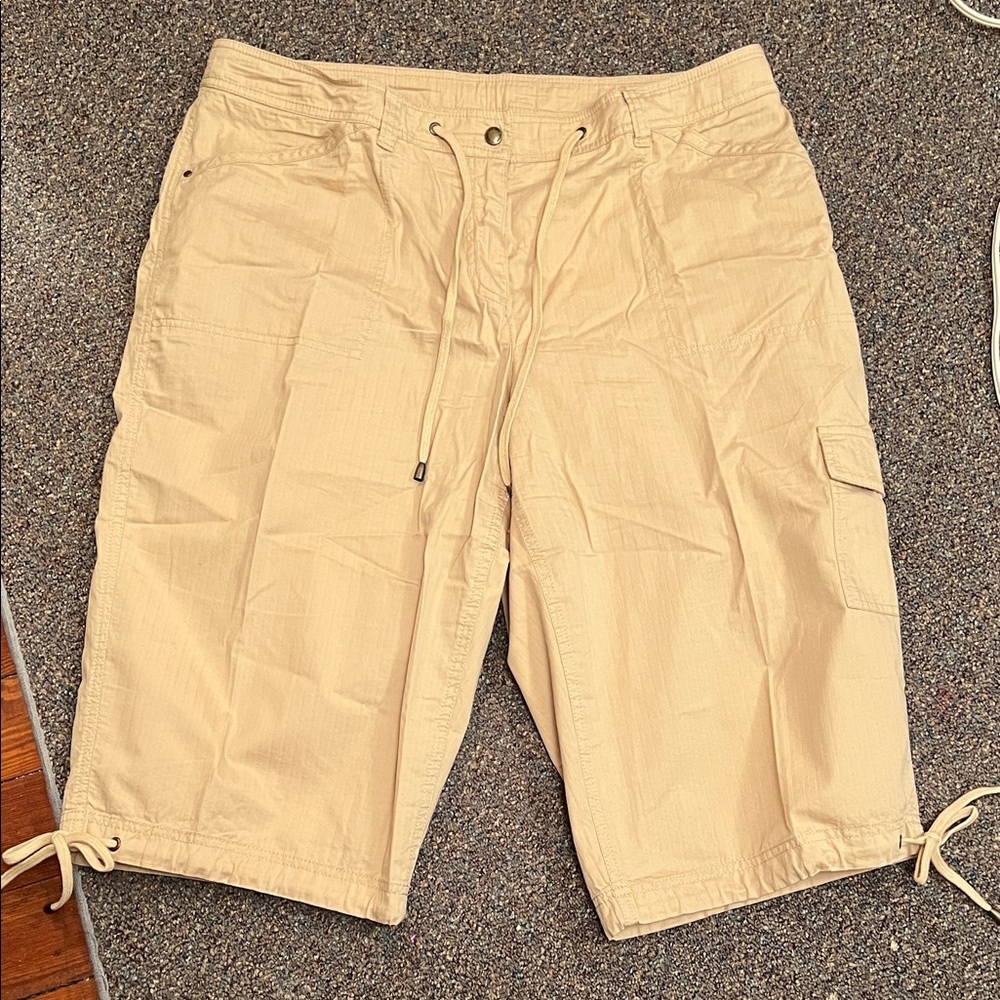 Jones New York Beige Cargo Shorts